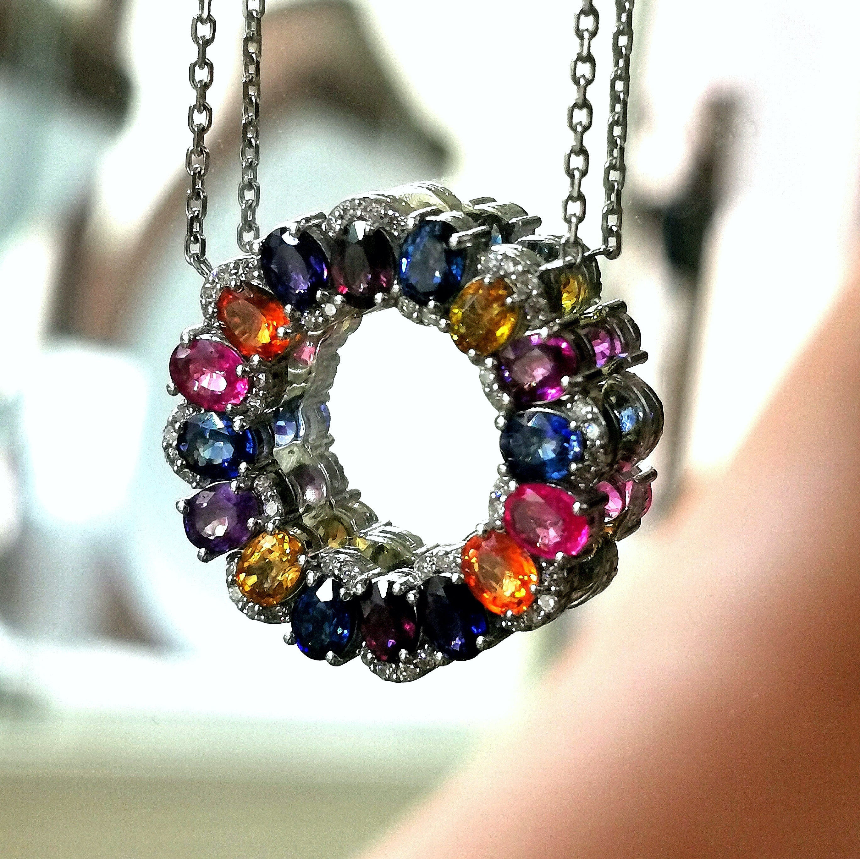 Висулка с диаманти и цветни скъпоценни камъни 5.42 карата Limited Edition Bahrain exhibition